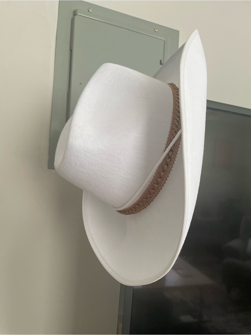 White Western-Style Felt Hat with Brown Band
